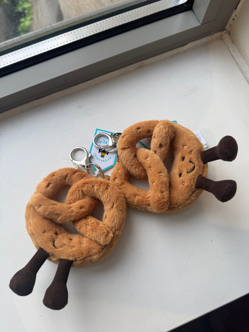 JELLYCAT Amuseables Pretzel Bag Charm | 椒鹽捲餅手袋掛飾 (啡色)