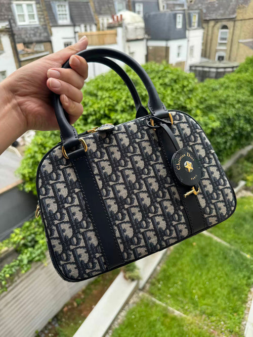 CHRISTIAN DIOR Medium D-Vibe Bowling Bag | 迪奧 保齡球袋 (藍色)