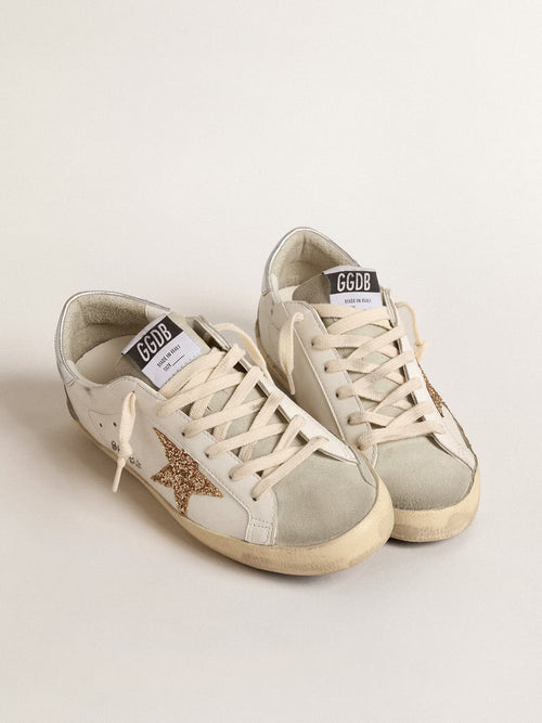 GOLDEN GOOSE Women's Super - Star with gold glitter star and ice - gray suede inserts | 黃金鵝 女款 Super - Star 搭配金色亮片星星與冰灰色麂皮拼接(白色) - LondonKelly 英國名牌代購