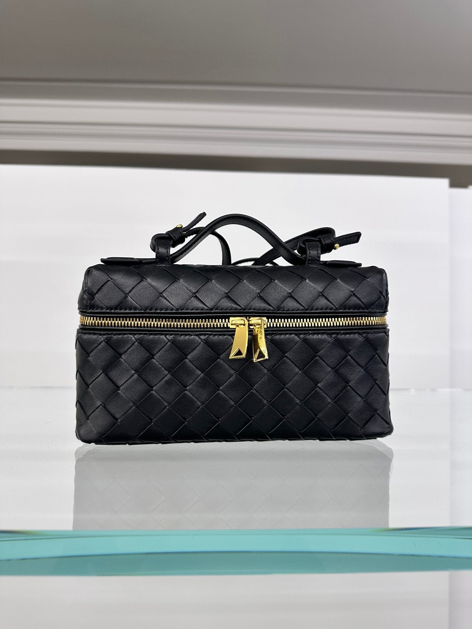 Bottega Veneta 英國代購 vs 香港門市｜2026 年最新真實差價比較 - LONDONKELLY 英國名牌代購